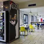 ホテル Ibis Budget Les Champarts 2*