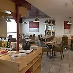 Hotel Ibis Budget Les Champarts 2*