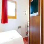 Hotel Ibis Budget Les Champarts 2*