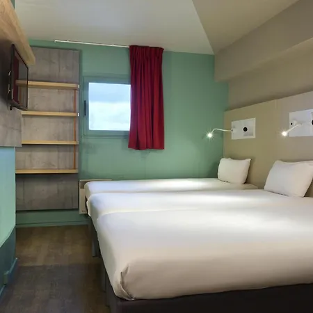 Ibis Budget Les Champarts 호텔