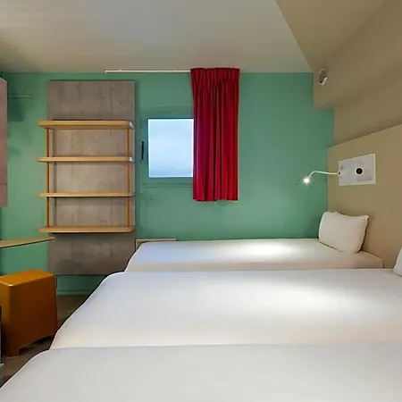 Hotel Ibis Budget Les Champarts 2*