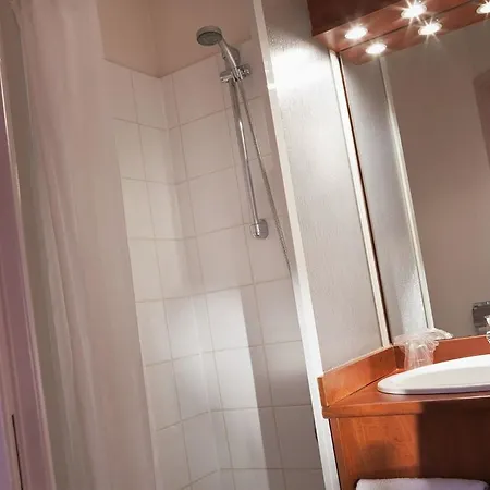 Hotel Ibis Budget Les Champarts 2*