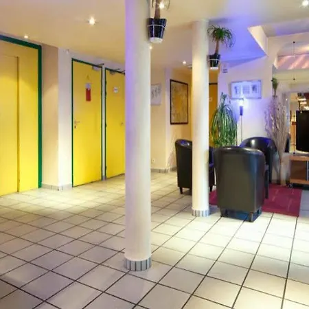Отель Ibis Budget Les Champarts 2*