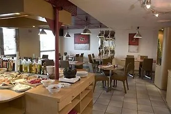 Отель Ibis Budget Les Champarts 2*