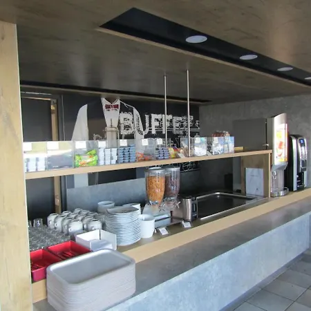 ホテル Ibis Budget Les Champarts 2*