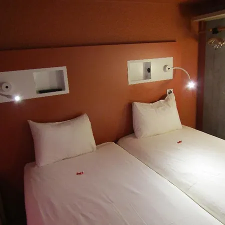 Отель Ibis Budget Les Champarts Шийи-Мазарен