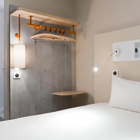 Ibis Budget Les Champarts מלון