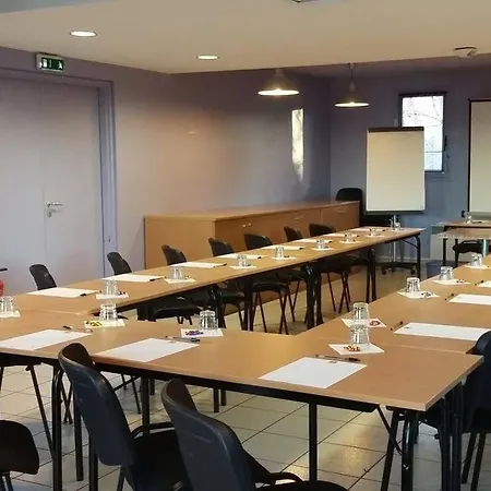 Ibis Budget Les Champarts 2* Шийи-Мазарен