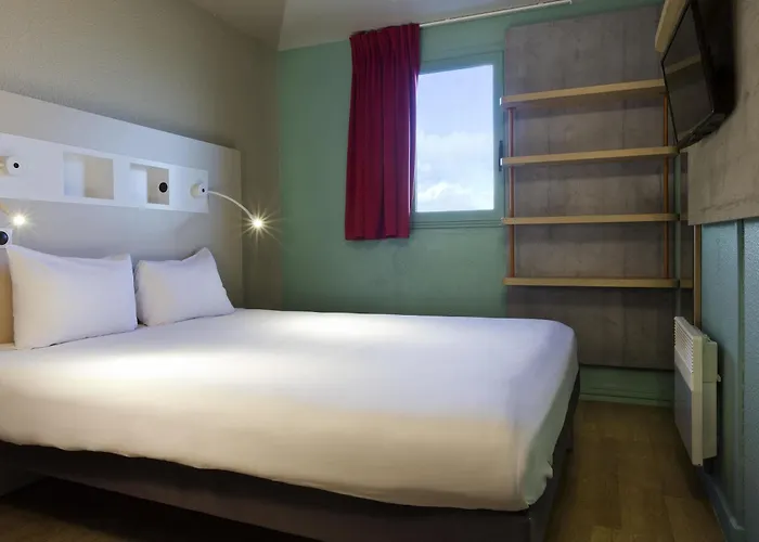 ホテル Ibis Budget Les Champarts 2*