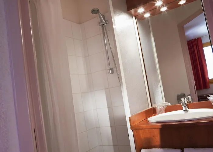 ホテル Ibis Budget Les Champarts 2*