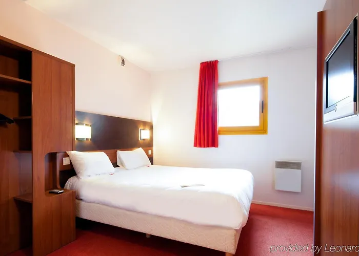 Hotel Ibis Budget Les Champarts 2*