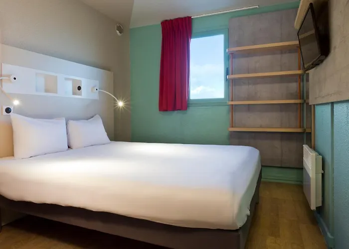 ホテル Ibis Budget Les Champarts 2*
