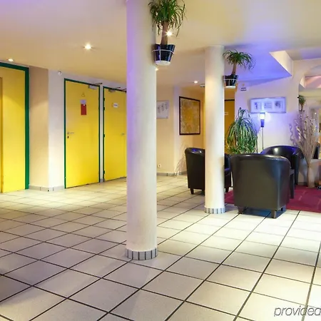 Hotel Ibis Budget Les Champarts 2*