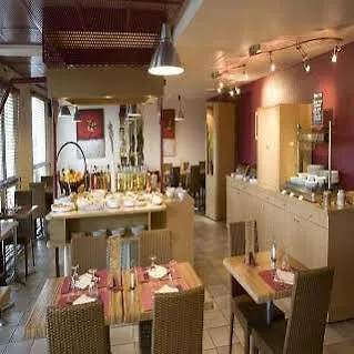 Hotel Ibis Budget Les Champarts 2*